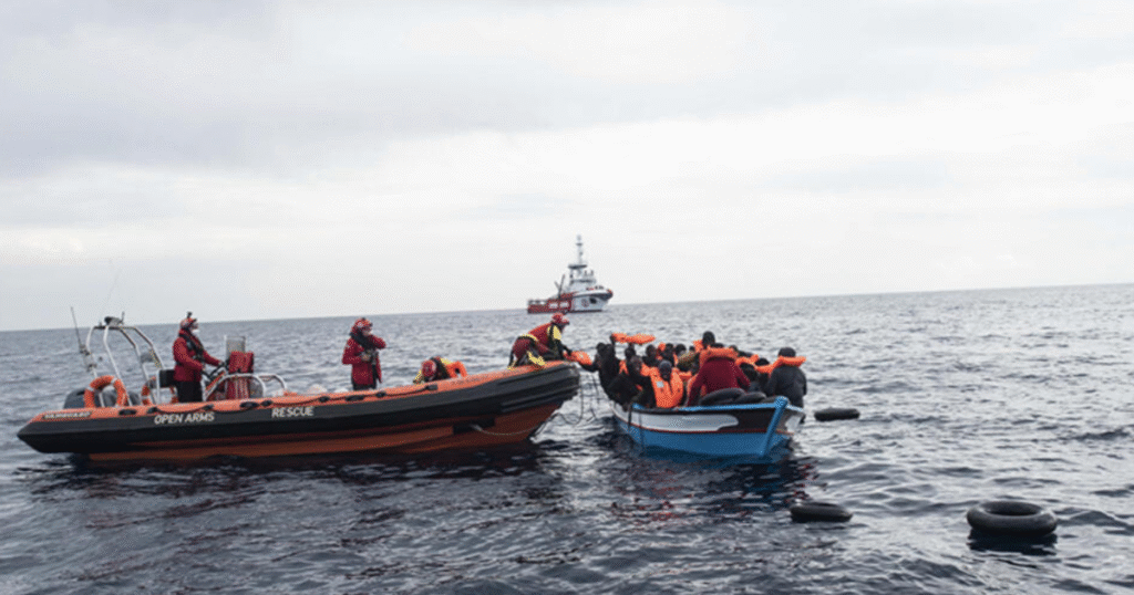 යාත්‍රාවක් පෙරලී පුද්ගලයින් රැසකට අත්වූ ඉරණම