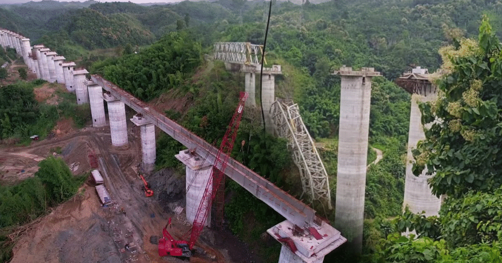 17 දෙනෙකුට ජිවිත අහිමි කල ඉදිකරමින් තිබෙන පාලම.