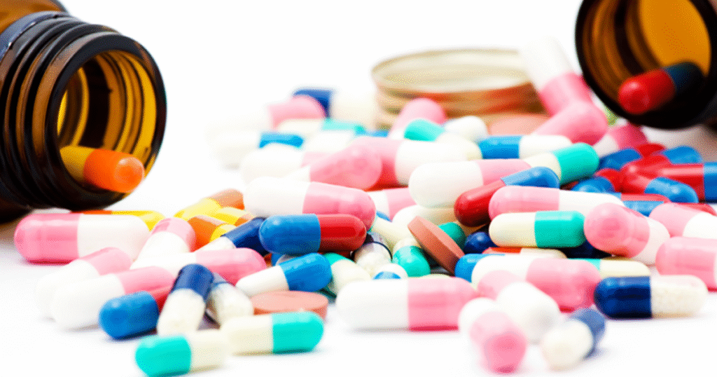 මෙරටට බාල ඖෂධ ගෙන්වීම යට දේශපාලනඥයෙකු ගෑවුණු සමාගමක් බව අනාවරණය වෙයි.