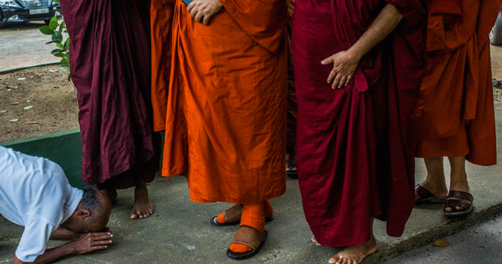 මවගේ පාංශුකුලයට එන්න විහාරාධිපති හිමියන් රු.24,000ක් ඉල්ලයි.