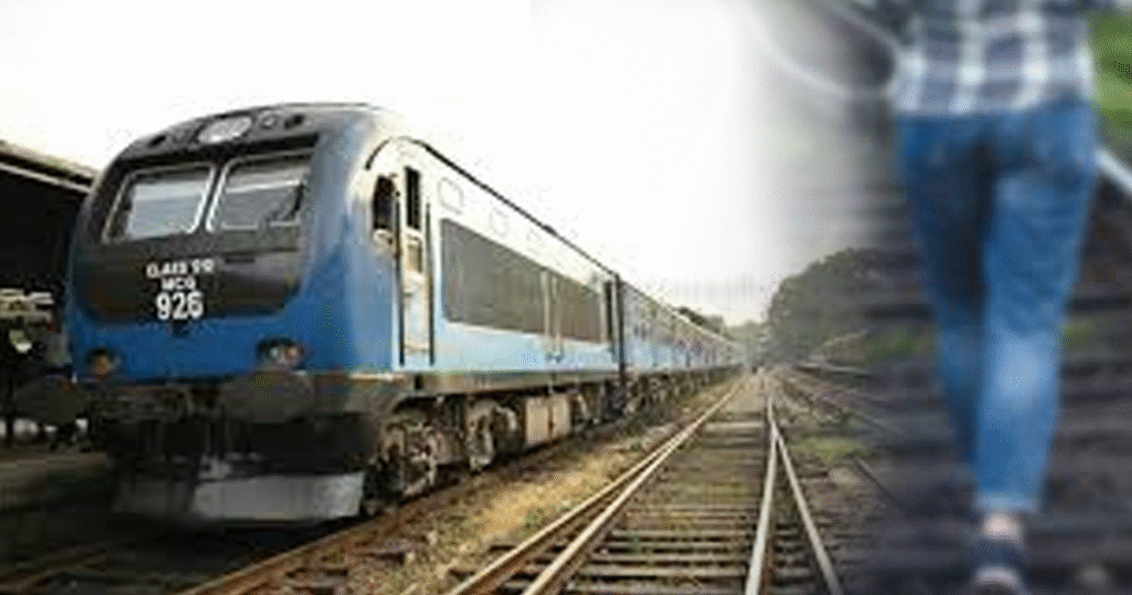 ජංගම දුරකතනය කණේ ගසාගෙන ගිය කාන්තාවක් දුම්රියේ ගැටෙයි.