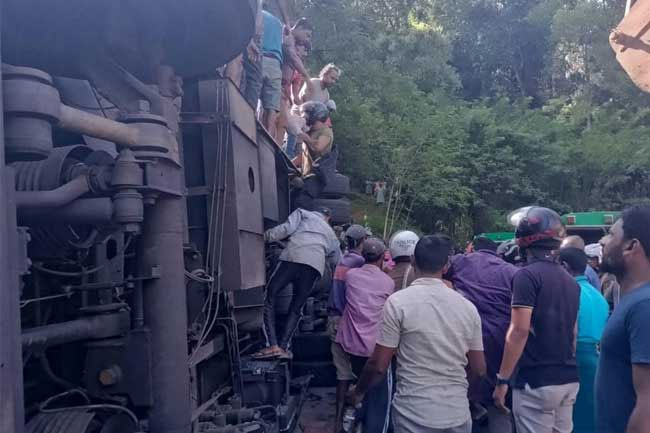කොතලාවල ආරක්ෂක සරසවි සිසුන් ගිය බදුල්ලේ බස් අනතුර ගැන ආරක්ෂක අමාත්‍යංශයෙන් නිවේදනයක්